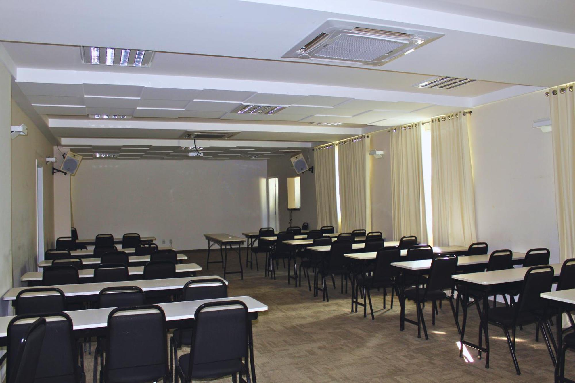 Gontijo Inn Hotel Itajubá Kültér fotó A typical classroom at the university