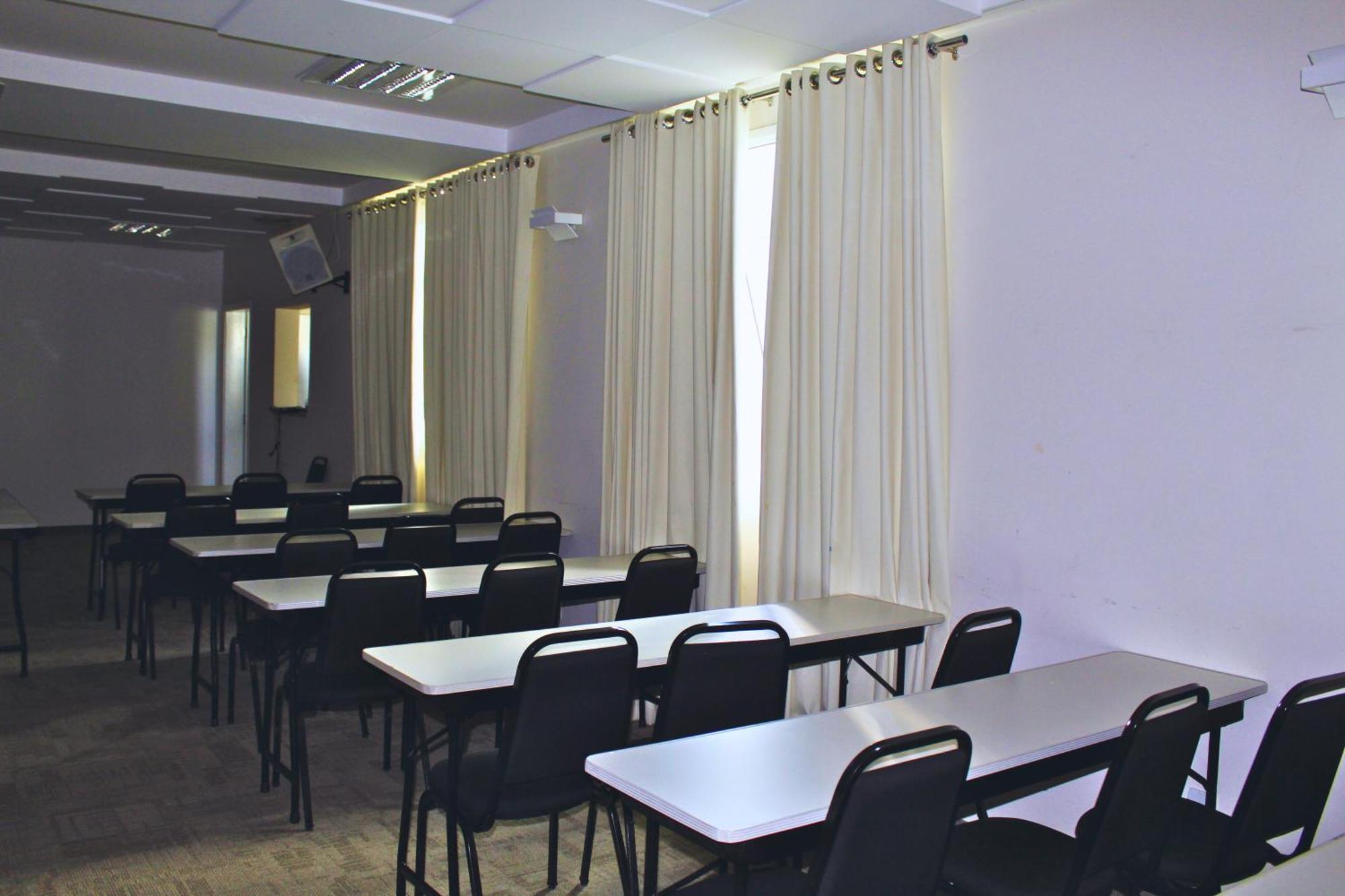 Gontijo Inn Hotel Itajubá Kültér fotó A typical classroom at the university