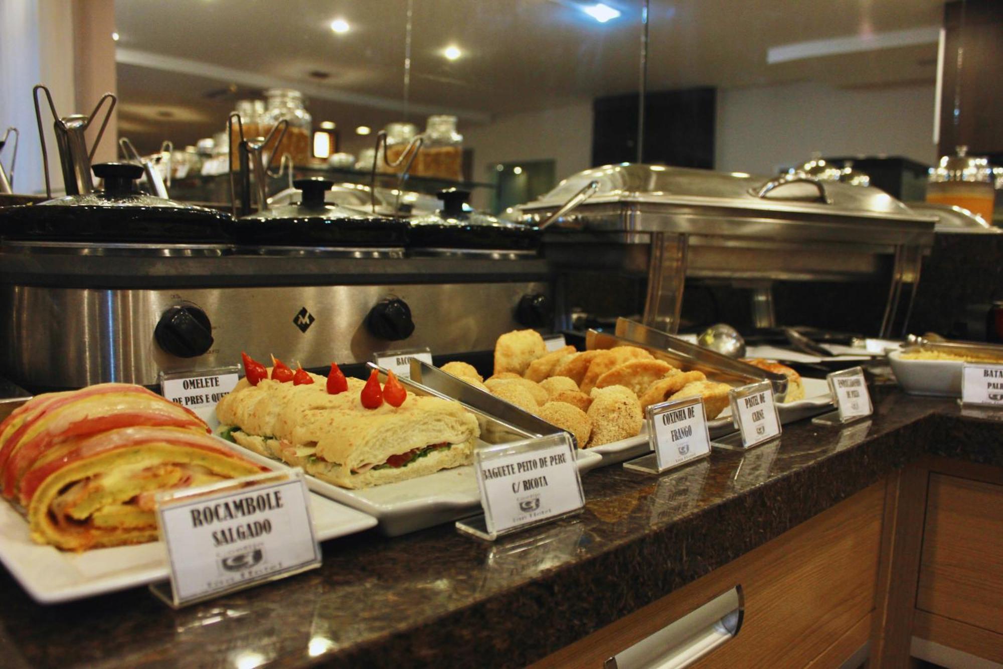Gontijo Inn Hotel Itajubá Kültér fotó A buffet at a hotel